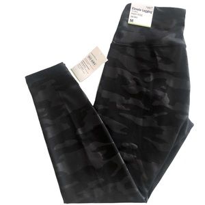 Old Navy Active Elevate 7/8 Leggings Black Camo